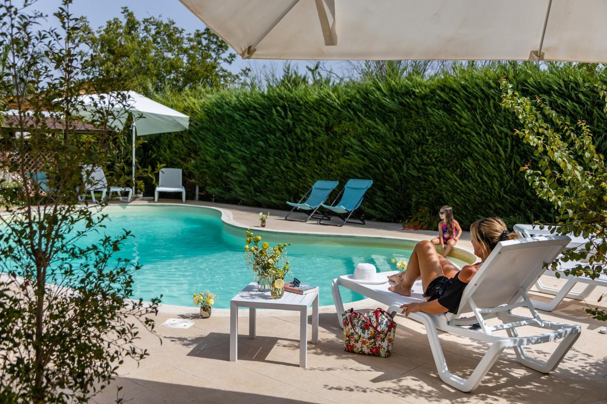La Collina Di Montegrappa - Suites With Heated Private Pool - Suites With Shared Pool Tuglie Eksteriør bilde